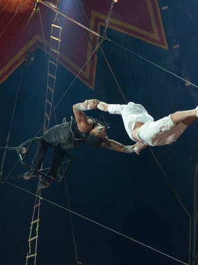 Flying trapeze Heroes на свадьбу от Show Obertaeva 1