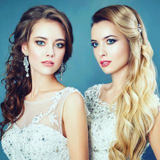 С аксессуарами / Цветами / Фатой, Локоны / Локоны на один бок от Стилист-визажист Ирина Алексеева 1