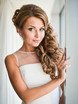 С аксессуарами / Цветами / Фатой, Локоны / Локоны на один бок от Стилист-визажист Ирина Алексеева 1