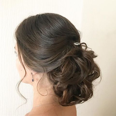 Высокие / Собранные, С аксессуарами / Цветами / Фатой, Локоны / Локоны на один бок от Свадебный стилист Yanabeautym 1