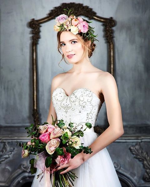 С аксессуарами / Цветами / Фатой, Коса / Коса-пучок от Свадебный стилист Yanabeautym 1