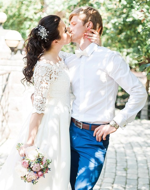 Высокие / Собранные, С аксессуарами / Цветами / Фатой, Локоны / Локоны на один бок от Свадебный стилист Татьяна Ежокина 1