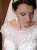 Высокие / Собранные, С аксессуарами / Цветами / Фатой, Пучок, Локоны / Локоны на один бок от Свадебный стилист Кристина Ковальская 2
