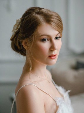 Высокие / Собранные, Пучок, С аксессуарами / Цветами / Фатой, С плетением от Свадебный стилист Аманова Ольга 1