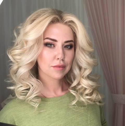 С аксессуарами / Цветами / Фатой, Распущенные, Локоны / Локоны на один бок от Свадебный стилист-визажист Арменуи Шатверян 1