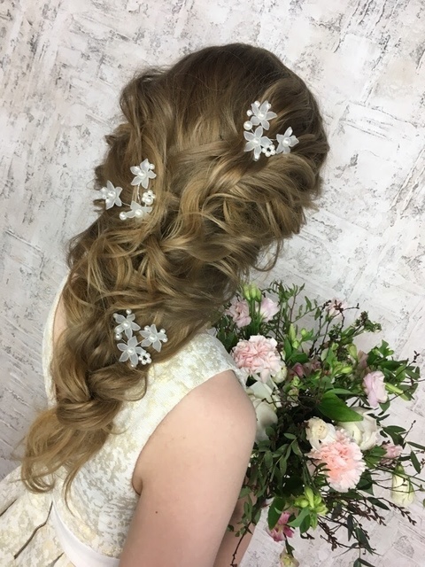 Высокие / Собранные, С аксессуарами / Цветами / Фатой, В греческом стиле от Свадебный стилист-визажист Кудрявцева Мария 1