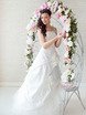 С аксессуарами / Цветами / Фатой, Локоны / Локоны на один бок от Свадебный стиль от Елены Катасоновой 1