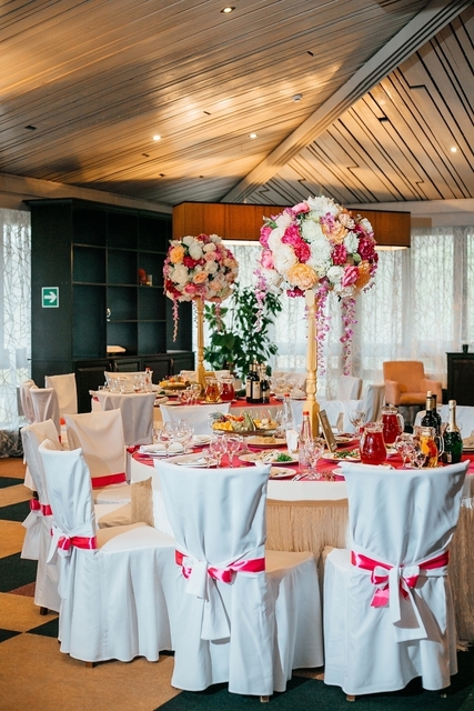 Столы и стулья гостей / Банкет в Классика от Студия декора Gogelia-Decor 1