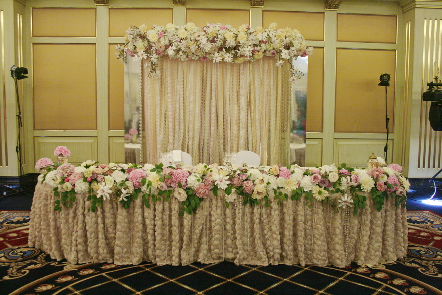 Президиум / Стол молодоженов в Классика от Студия декора Gogelia-Decor 1