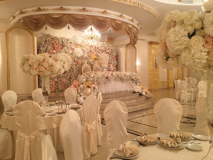 Столы и стулья гостей / Банкет в Тематический от Студия декора Gogelia-Decor 1