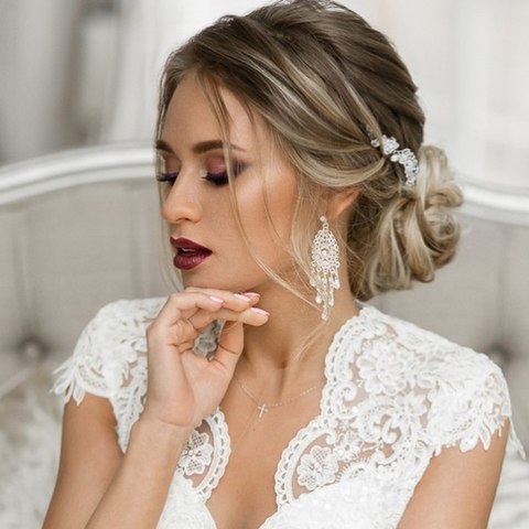 С аксессуарами / Цветами / Фатой, Пучок, С плетением, Коса / Коса-пучок от Свадебный стилист Зульфия Катаева 1