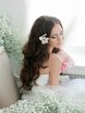 С аксессуарами / Цветами / Фатой, Локоны / Локоны на один бок от Nadya Nezhinka Beauty Studio 2