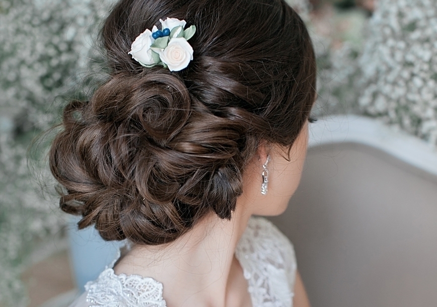 С аксессуарами / Цветами / Фатой, Пучок от Nadya Nezhinka Beauty Studio 1