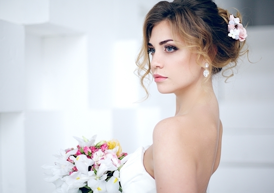 Высокие / Собранные, С аксессуарами / Цветами / Фатой, Пучок от Nadya Nezhinka Beauty Studio 1