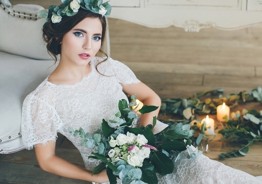 С аксессуарами / Цветами / Фатой, Пучок от Nadya Nezhinka Beauty Studio 1
