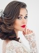 С аксессуарами / Цветами / Фатой, Локоны / Локоны на один бок от Nadya Nezhinka Beauty Studio 3