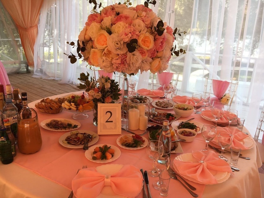 Столы и стулья гостей / Банкет в Шебби шик от Свадебное агентство WeddingQueenLove 1