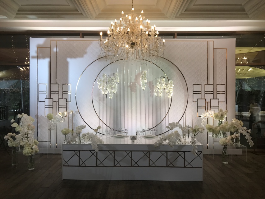 Президиум / Стол молодоженов в Классика, Весенняя / Летняя от Garden Poetry event and decor 1