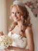 С аксессуарами / Цветами / Фатой, Распущенные, Волны, Локоны / Локоны на один бок от Свадебный стилист Лёля Садовка 1