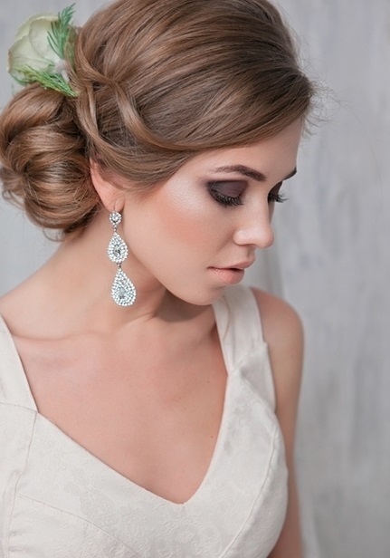 С аксессуарами / Цветами / Фатой, Пучок от Nadya Nezhinka Beauty Studio 1