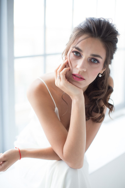 Высокие / Собранные, Волны, Локоны / Локоны на один бок от Nadya Nezhinka Beauty Studio 1