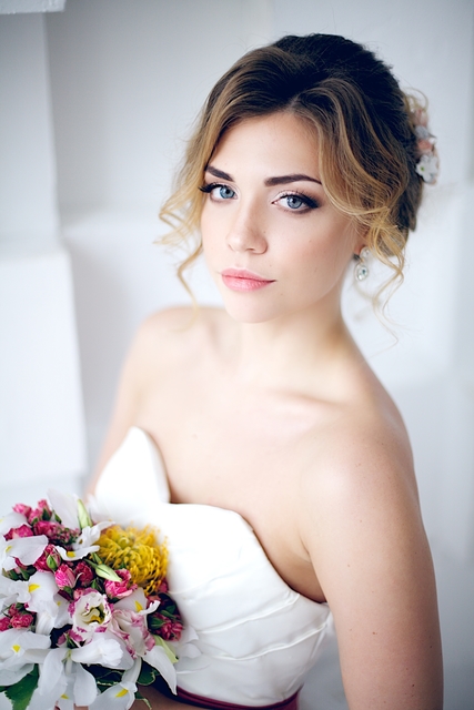 Высокие / Собранные, Пучок, Локоны / Локоны на один бок от Nadya Nezhinka Beauty Studio 1
