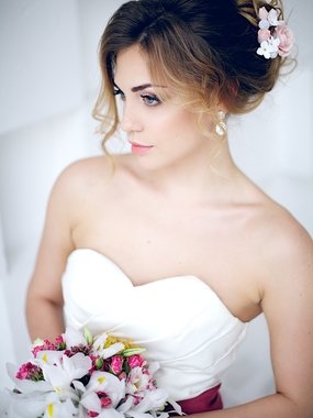 Высокие / Собранные, Локоны / Локоны на один бок, Пучок от Nadya Nezhinka Beauty Studio 2
