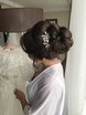 С аксессуарами / Цветами / Фатой, В греческом стиле, Распущенные, Пучок, Коса / Коса-пучок, Локоны / Локоны на один бок от Свадебный стилист Елена Глаголева 4