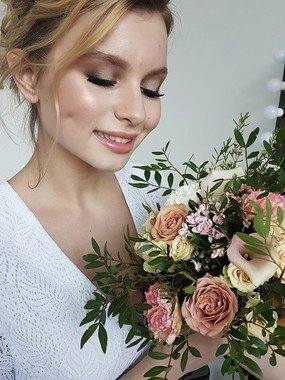 Высокие / Собранные, Локоны / Локоны на один бок, Пучок от Свадебный стилист Анна Кулакова 1
