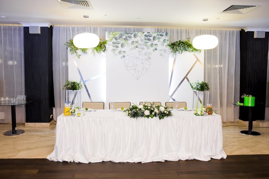 Задник за молодоженами, Президиум / Стол молодоженов в Модерн от Epital Wedding 1