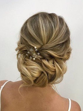 Высокие / Собранные, Коса / Коса-пучок, С аксессуарами / Цветами / Фатой от Мери Варданян 1