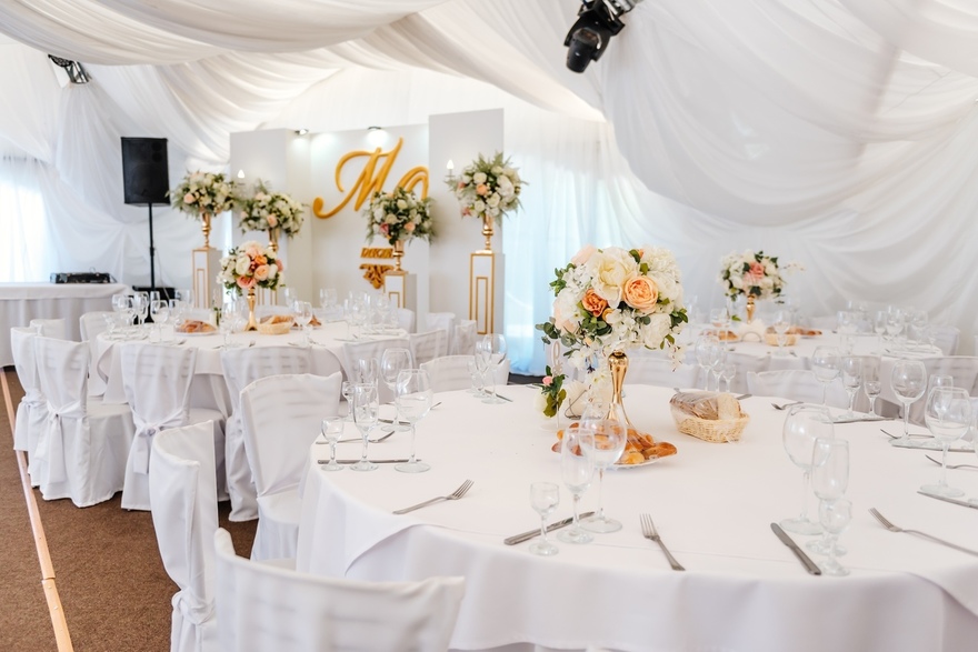 Столы и стулья гостей / Банкет в Классика от MWedding 1
