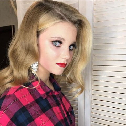Распущенные, Волны от Anastasiya beverly hills 1