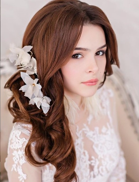 С аксессуарами / Цветами / Фатой, Коса / Коса-пучок от Anastasiya beverly hills 1