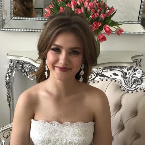 С плетением, Локоны / Локоны на один бок от Anastasiya beverly hills 1
