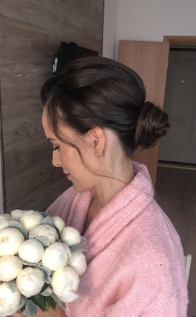Пучок, Локоны / Локоны на один бок от Свадебный стилист-визажист Дарья Бачурина 1