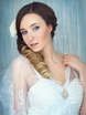 С аксессуарами / Цветами / Фатой, Локоны / Локоны на один бок от Салон красоты iconBRIDE 1