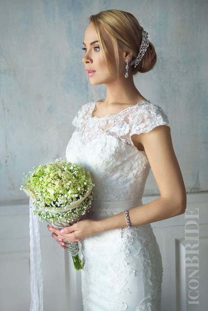 Высокие / Собранные, С аксессуарами / Цветами / Фатой, Пучок от Салон красоты iconBRIDE 1
