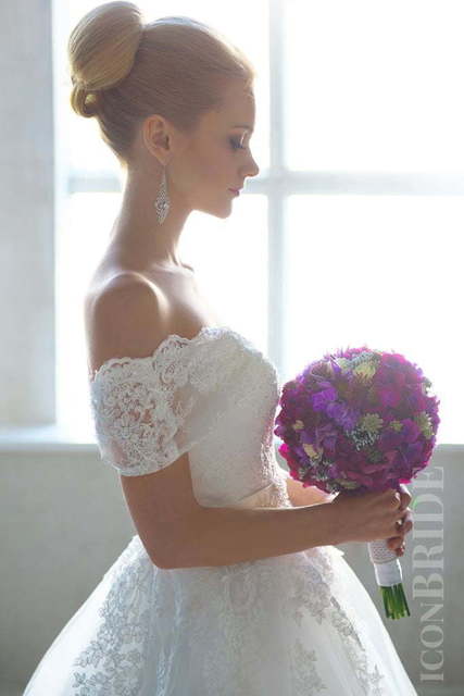 Высокие / Собранные, С аксессуарами / Цветами / Фатой, Пучок от Салон красоты iconBRIDE 1