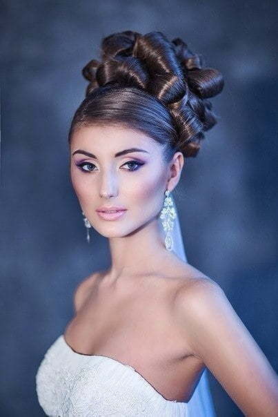 Высокие / Собранные, С аксессуарами / Цветами / Фатой, Пучок от  1