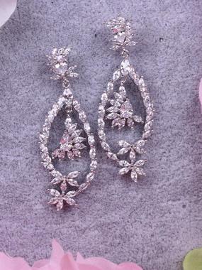 Серьги Flowers с цирконами из Посеребренная бижутерия от  1